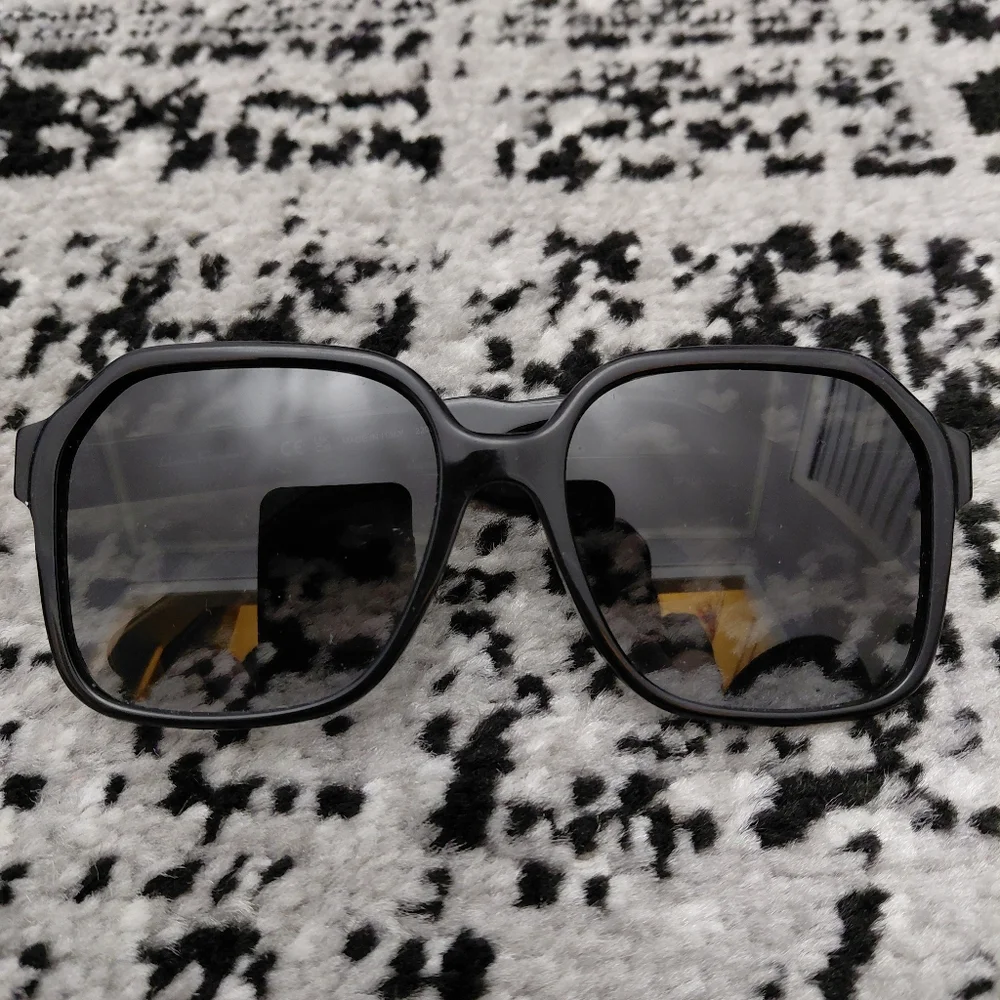 EUC Salvatore Ferragamo SF1069S Black Gancini Logo Sunglasses & Case!